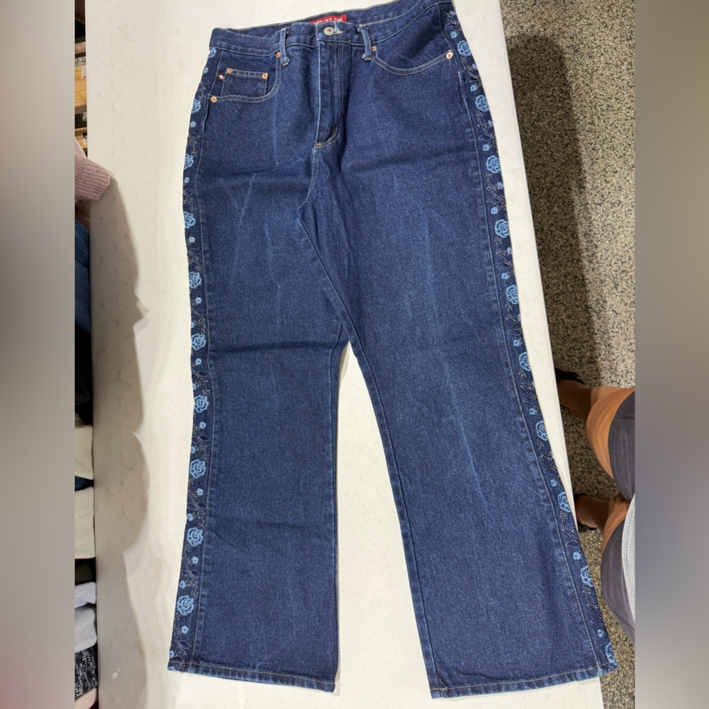 Women's Blue Jeans with Floral Embroidered- Vintage